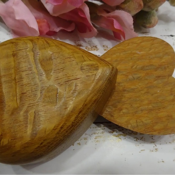 🌺[2/$40.00]🌺 Heart Shape Trinket Box - Picture 7 of 7